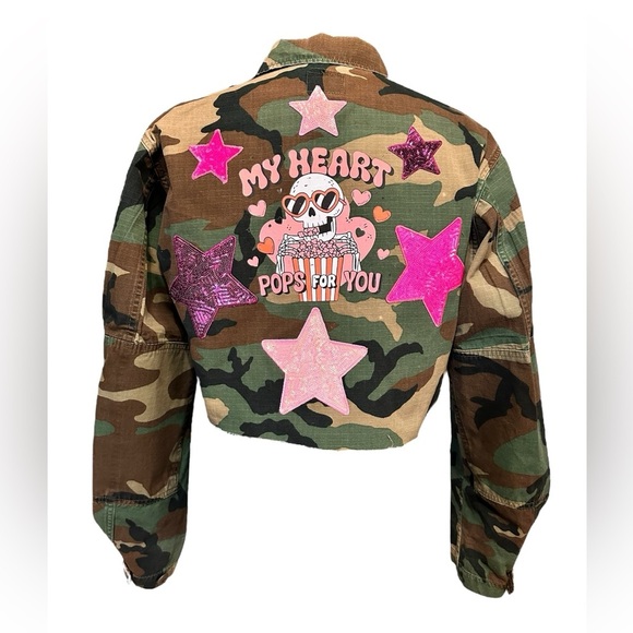 Upcycled Women's Woodland Fatigue Camo Cropped Jacket Top Valentine’s Patches - Picture 1 of 9